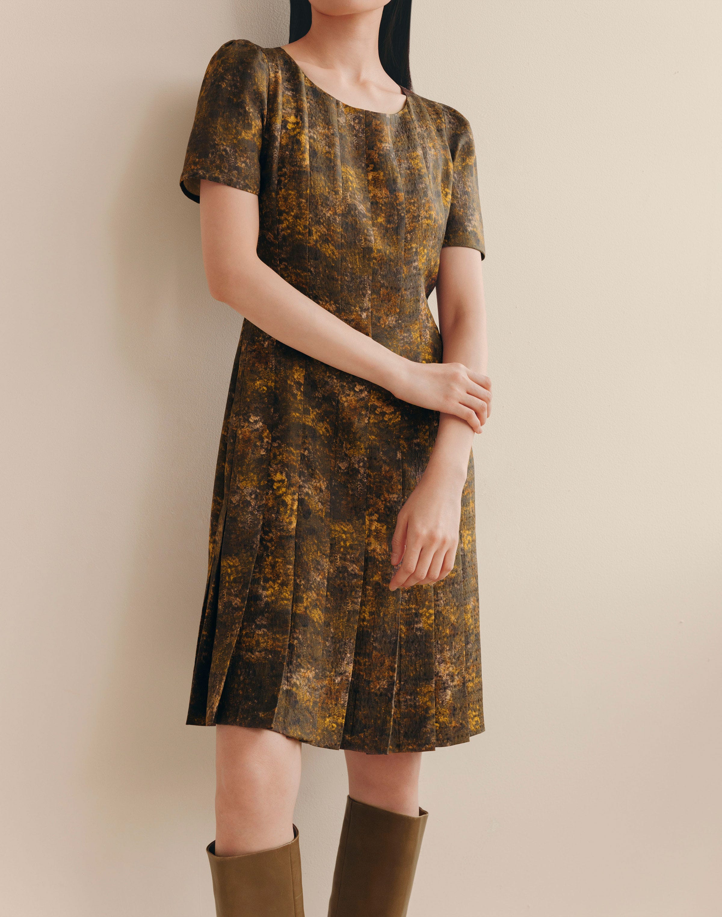 Impression Print Silk-Wool Hand Pleated Short Sleeve Dress