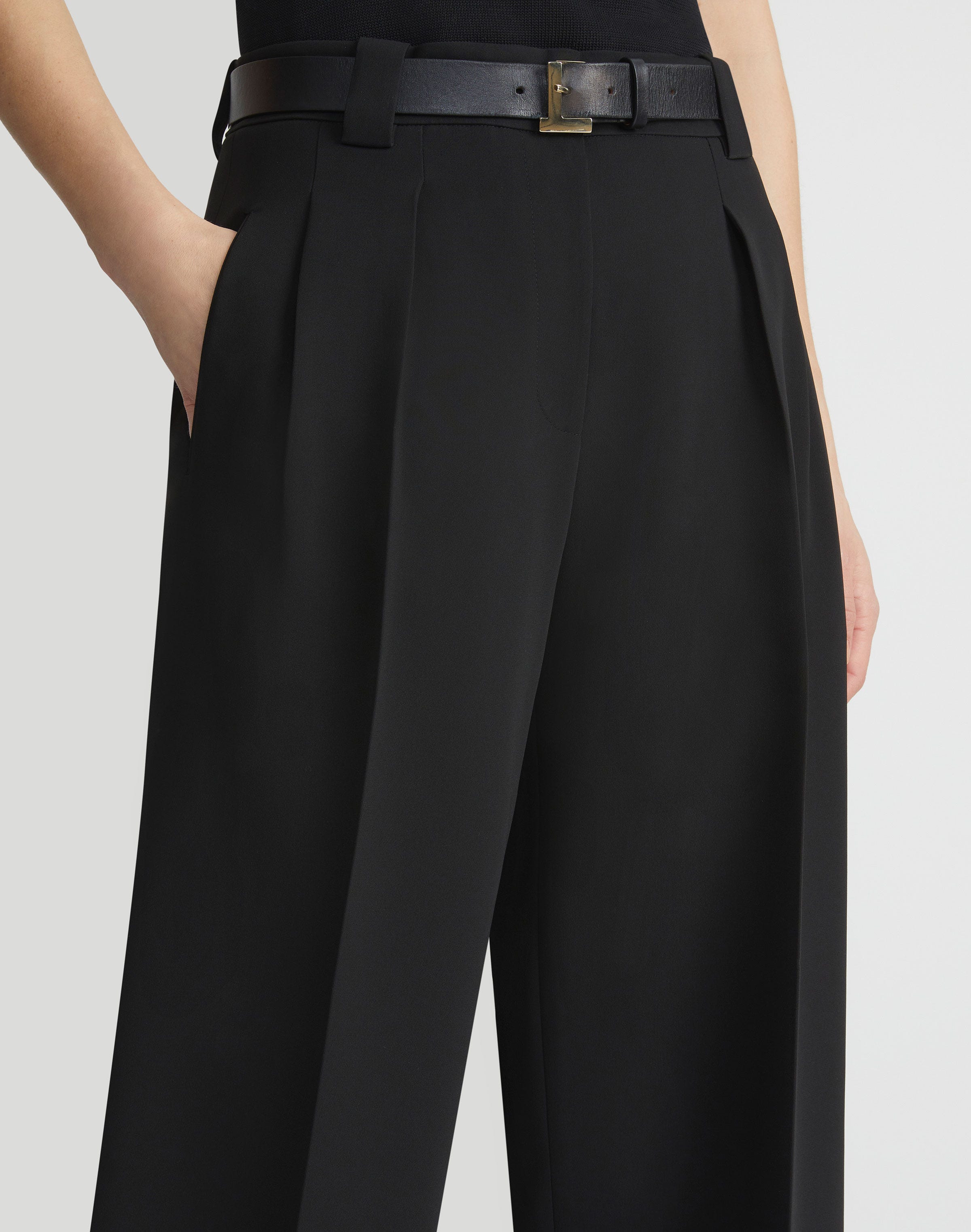 Responsible Finesse Crepe Wyatt Barrel Leg Pant