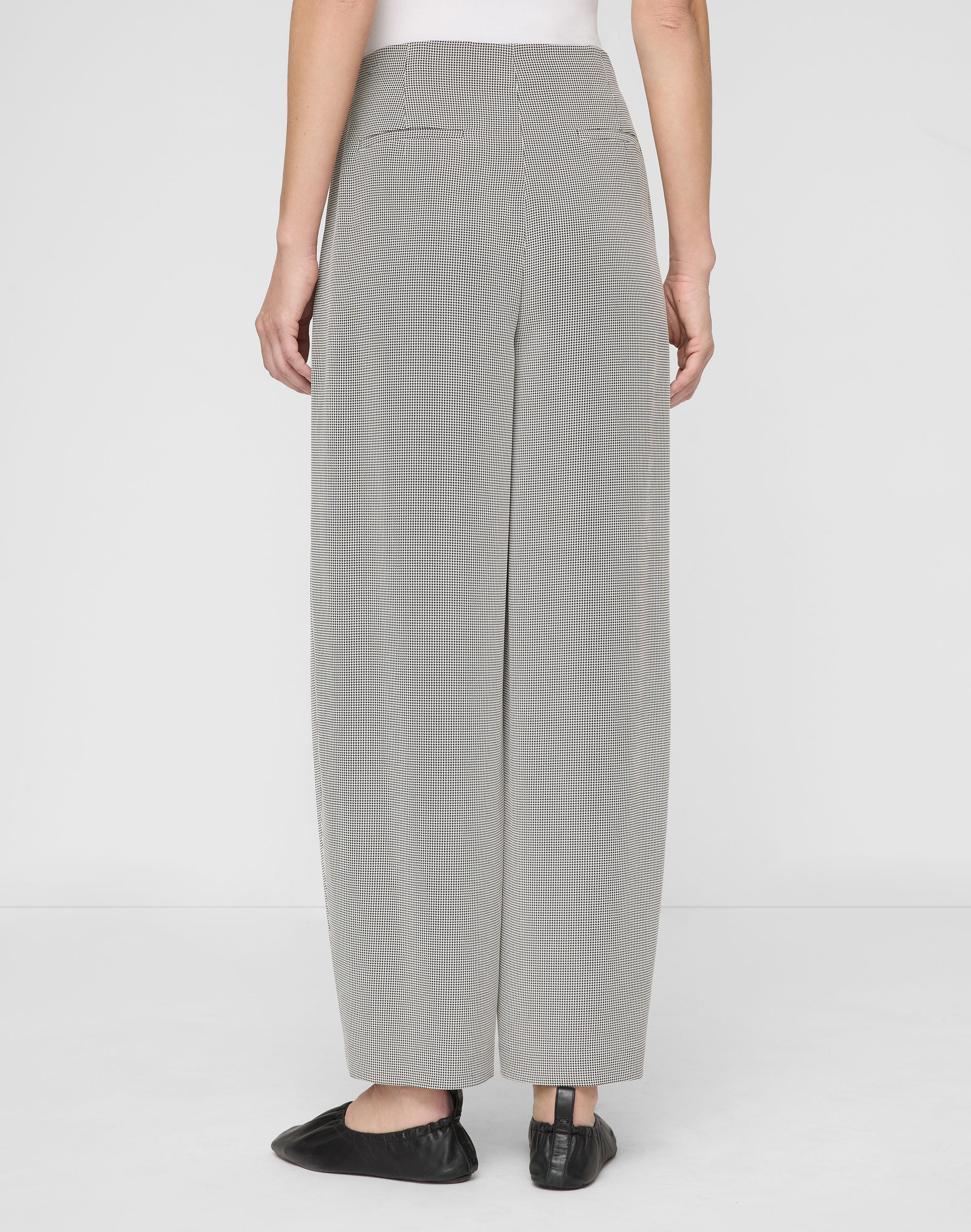 Fluid Houndstooth Jacquard Cooper Pleated Barrel Leg Ankle Pant