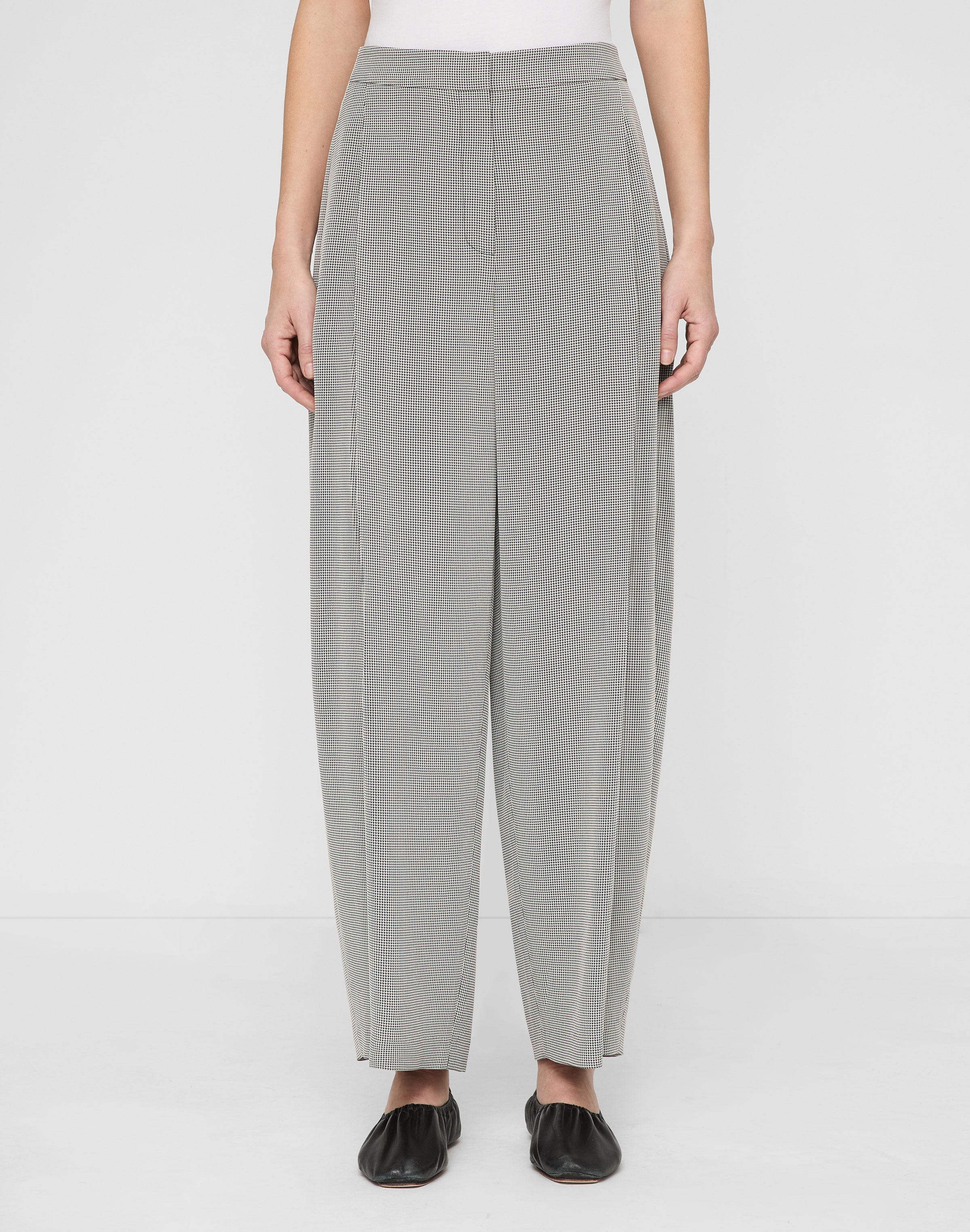 Fluid Houndstooth Jacquard Cooper Pleated Barrel Leg Ankle Pant