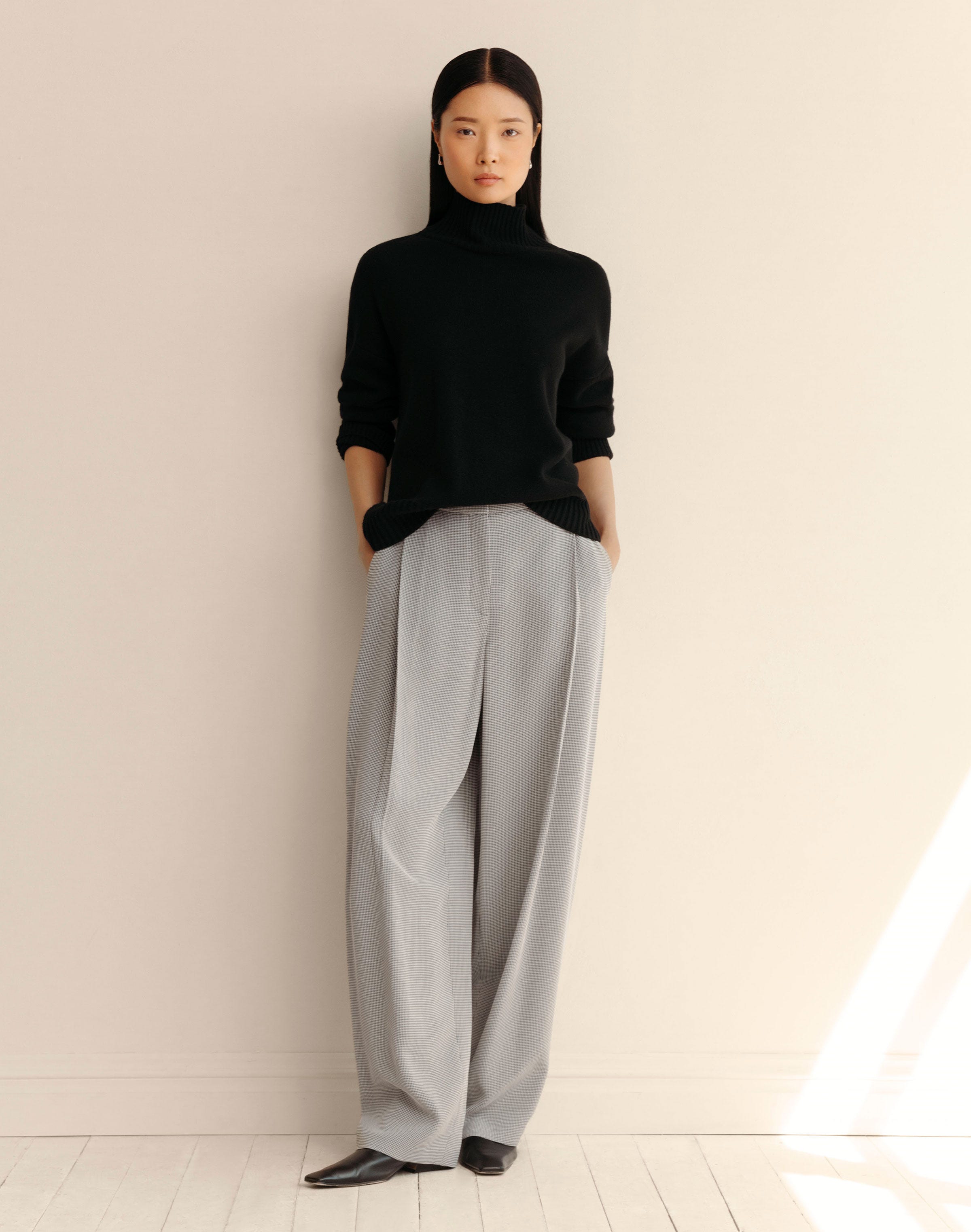 Fluid Houndstooth Jacquard Cooper Pleated Barrel Leg Ankle Pant