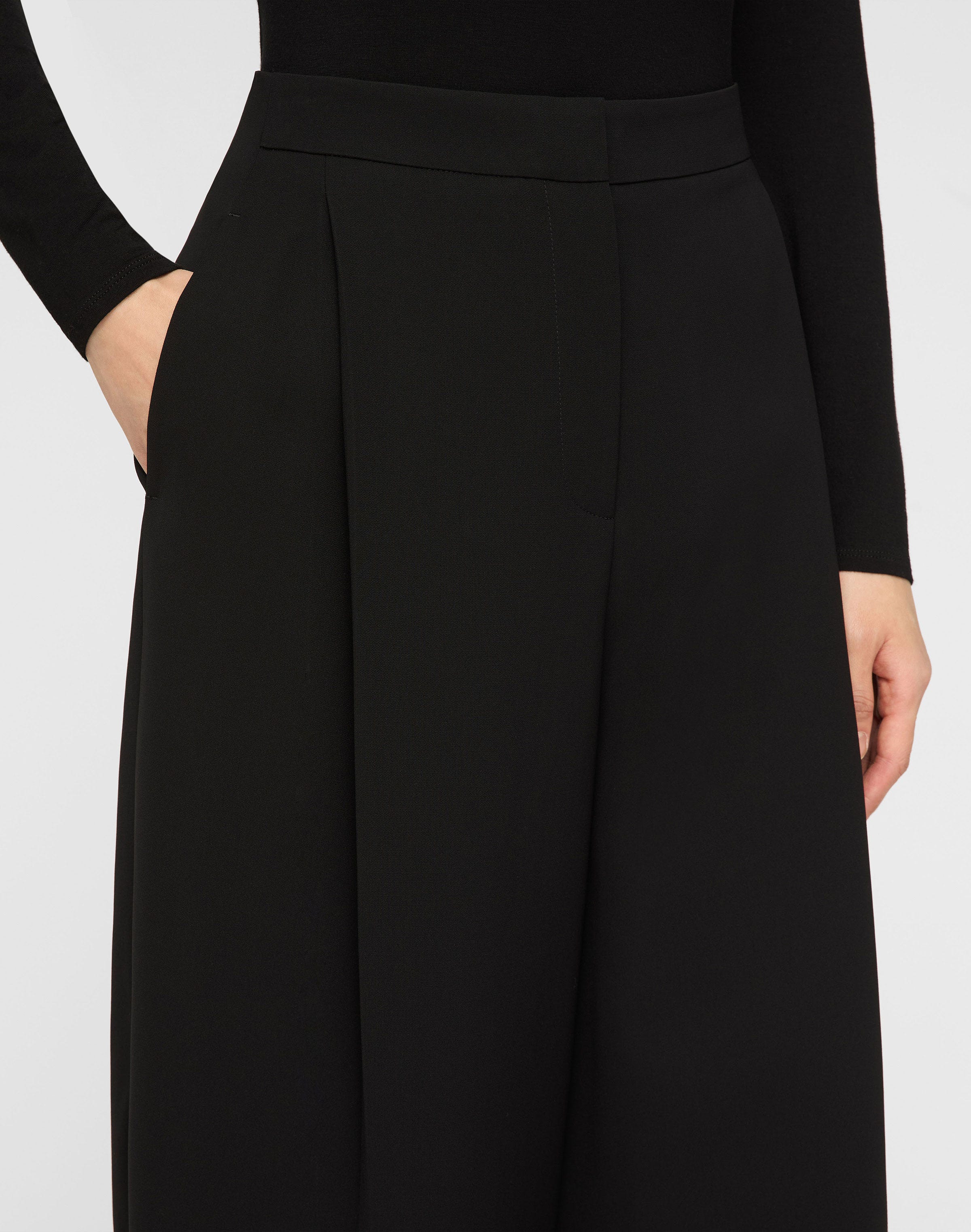 Responsible Finesse Crepe Cooper Pleated Barrel Leg Ankle Pant