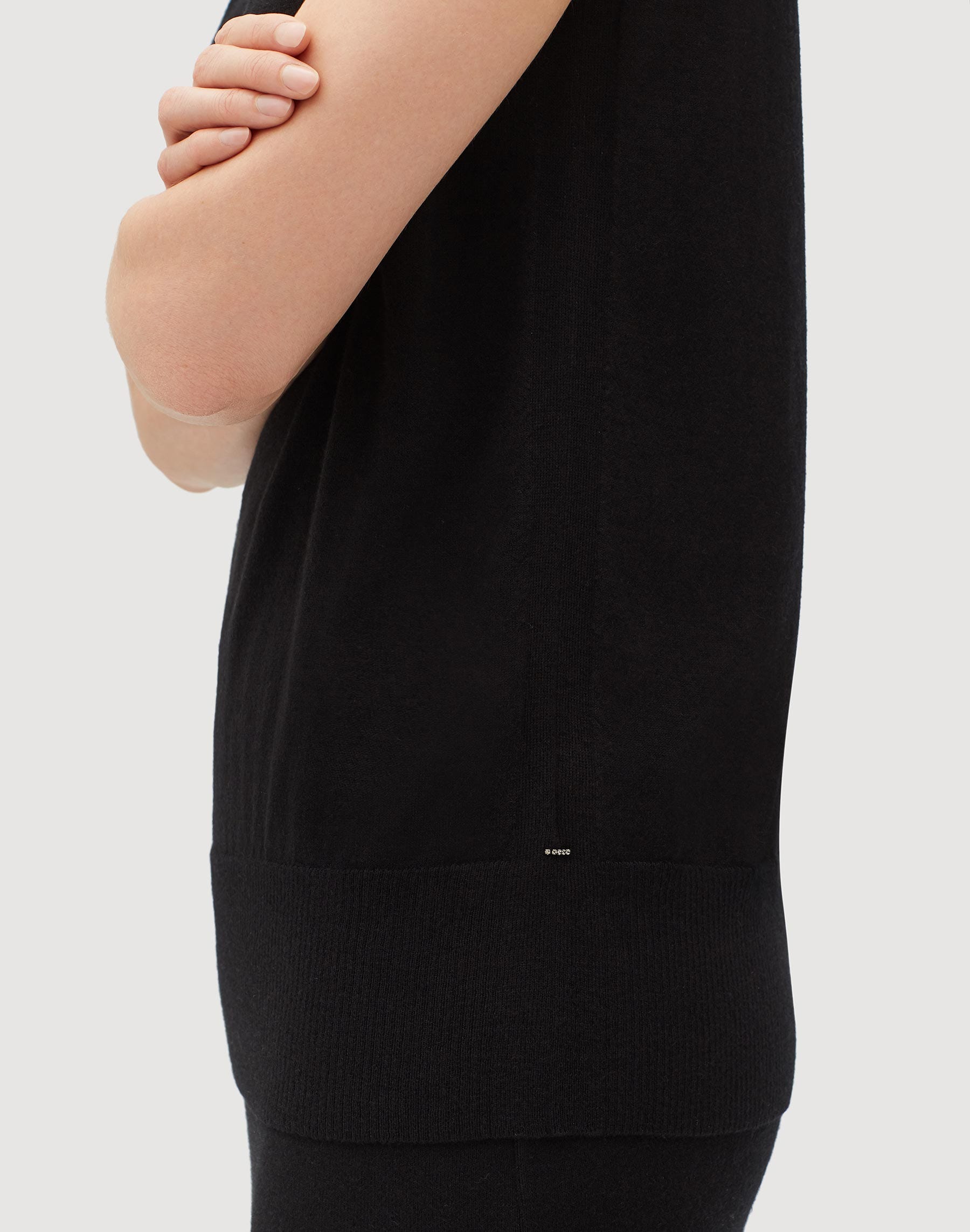 Luxurious Cashmere Silk Sleeveless Mockneck Sweater