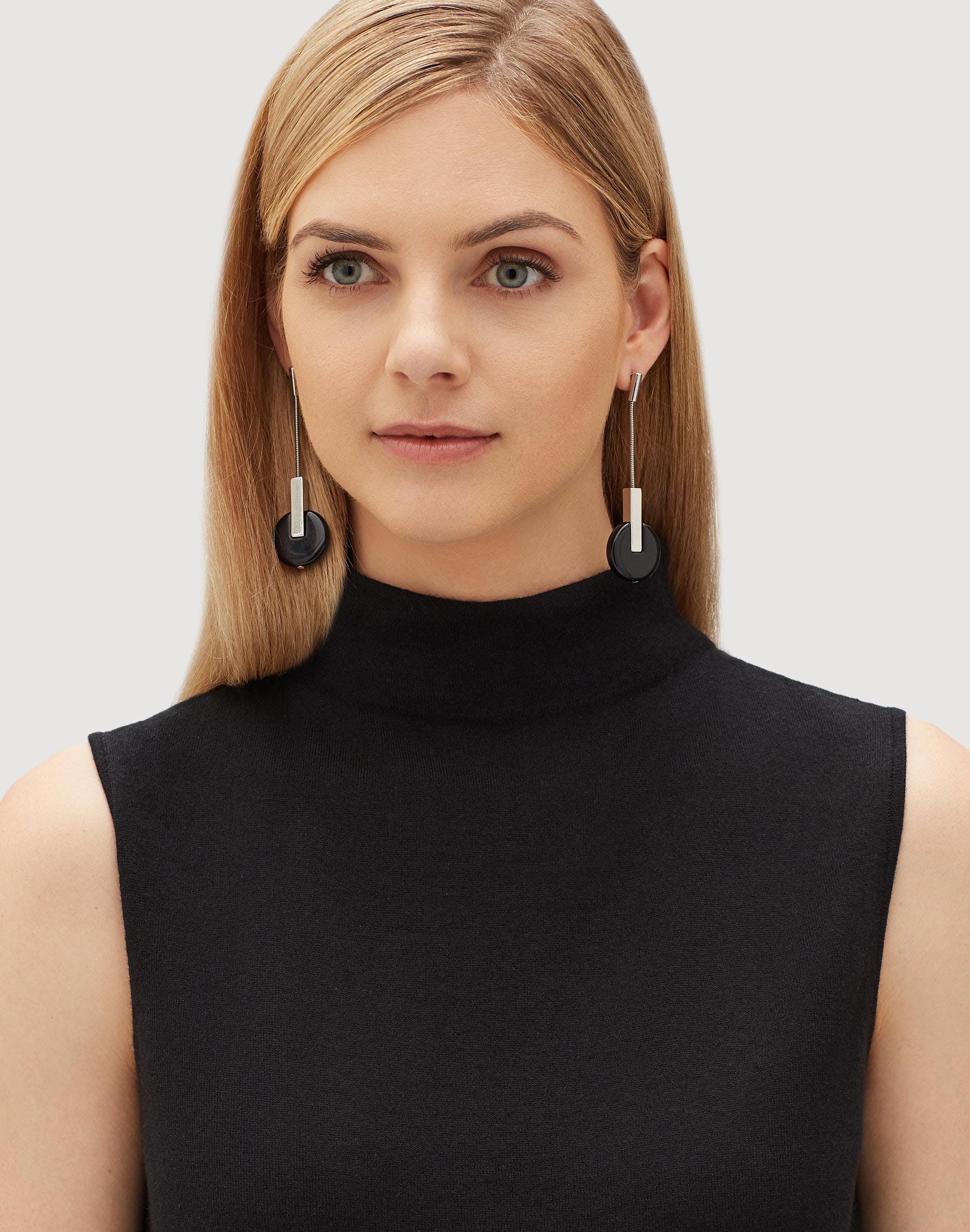 Luxurious Cashmere Silk Sleeveless Mockneck Sweater