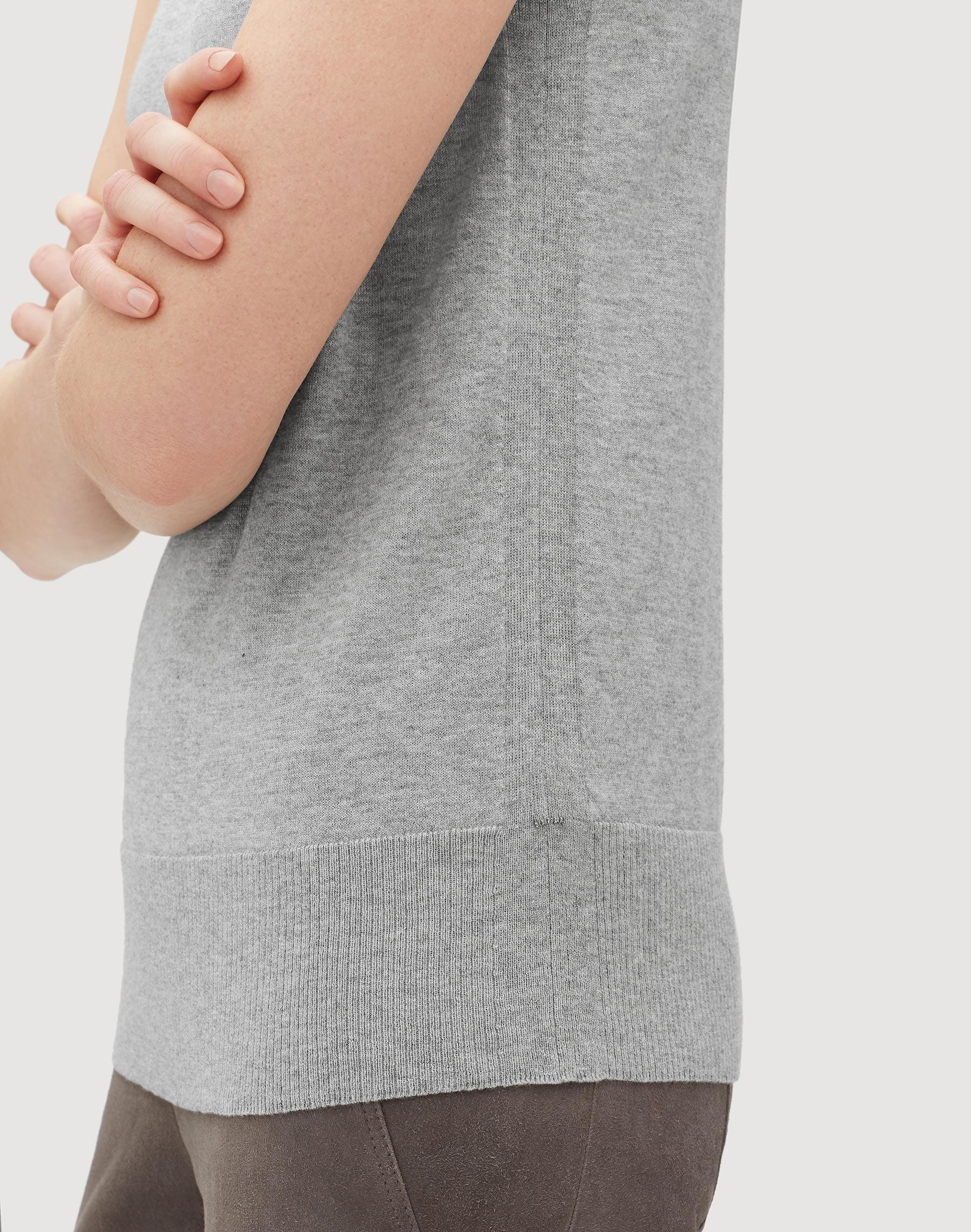Luxurious Cashmere Silk Sleeveless Mockneck Sweater